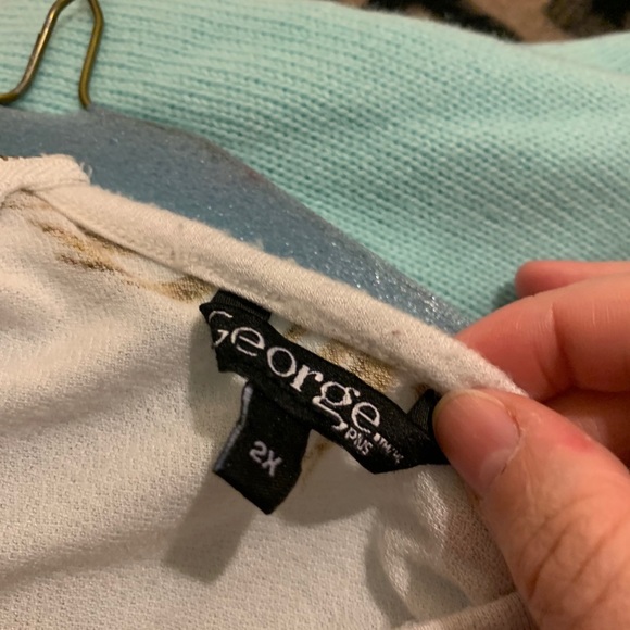 Floral Top - Picture 3 of 3